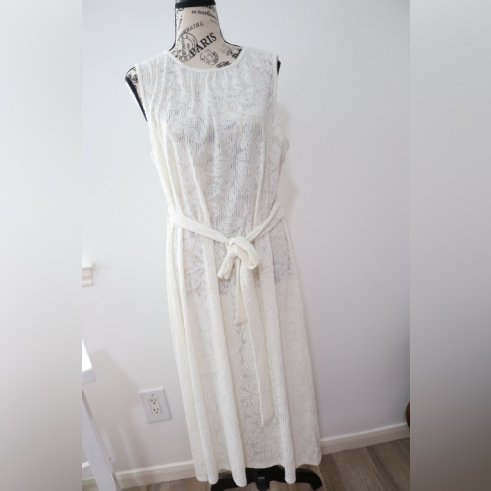 Cato White Maxi Dress Elegant Flowing Design Sz. Medium